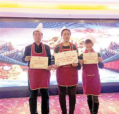 冠亚季军合影。