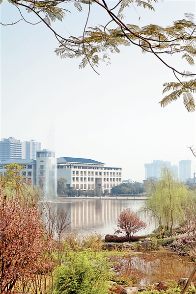 公式重庆大学校园。