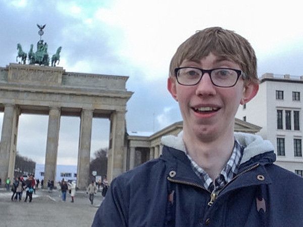 英国少年为省火车票钱 多花时间从德国转机回