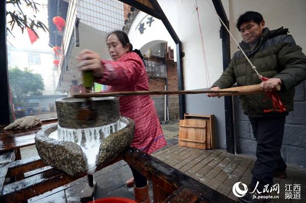 写春联、打年糕 南昌湾里年味浓|书协|书法家_凤凰资讯