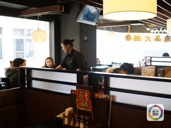 　　图为逸品火锅店内的装潢。（新华社记者方艺晓摄）