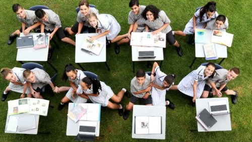 Nazareth catholic高中8年级接收了8对双胞胎。（图片来源：澳洲网）