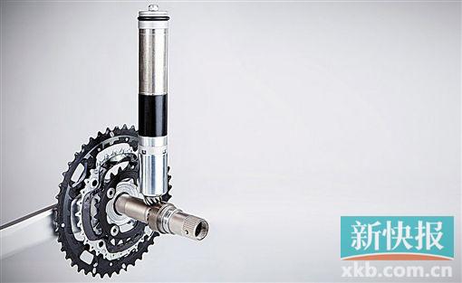 ■藏在座管内的电机通过齿轮驱动牙盘。