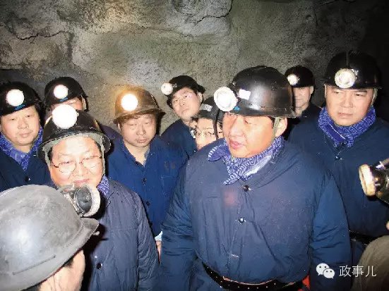 2005年1月26日,习近平在长广煤矿下井考察