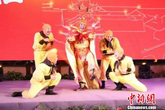 绍兴柯岩风景区推出的群猴闹新春　绍宣提供　