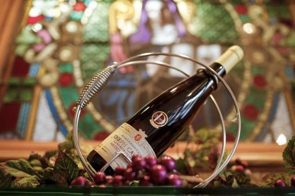 　　↑约瑟夫·卡坦酒庄的产品展示（摄于2月13日）。