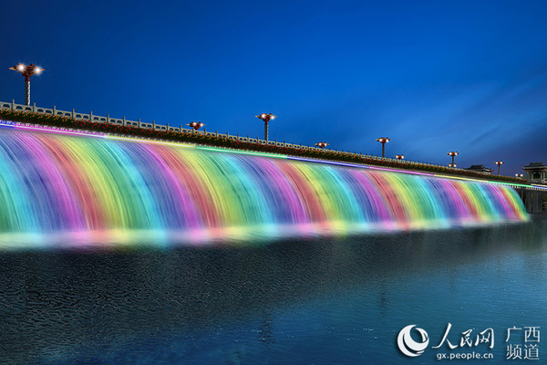 夜景瀑布效果图