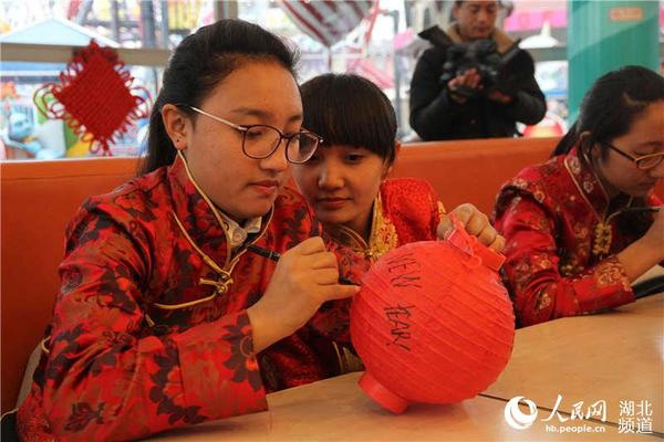 35名藏族中学生武汉欢乐谷里闹元宵|元宵|游戏