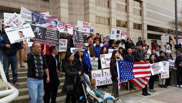 图为为梁彼得声援的游行群众。图自网络