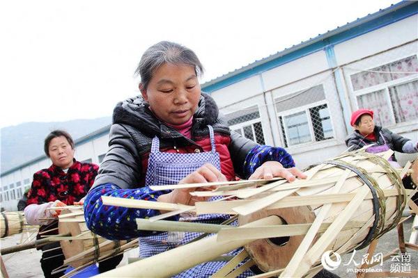 手工竹编制品工序复杂 人民网 薛丹 摄