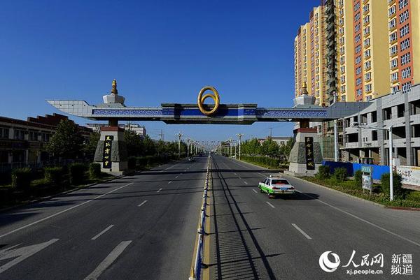 新疆叶城地标建筑——零公里彩门。