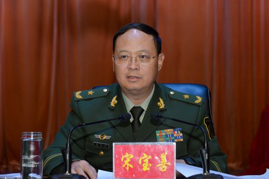 武警西藏总队党委副书记宋宝善主持会议并讲话。高红春 摄