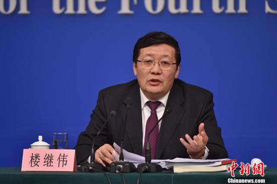 楼继伟:财政收入形势严峻 赤字率可适当提高|人