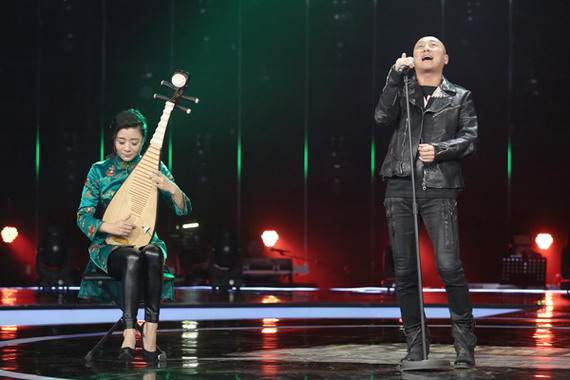 歌手周晓鸥与琵琶演奏家刘峰激情演绎《漫漫江湖游.