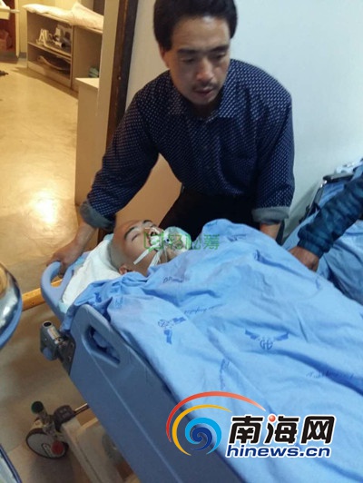 　　朱琦峰在治疗中。通讯员张磊摄