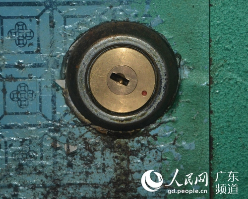 “一字锁”。来源：广州市公安局