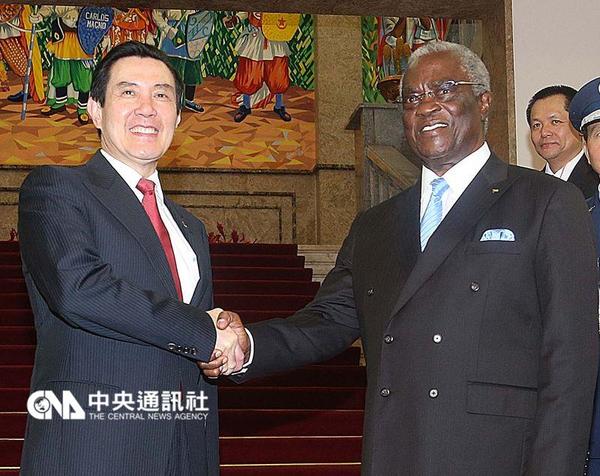 台湾地区领导人马英九与圣多美和普林西比总统平托(右)会面(图片来源：“中央社”)