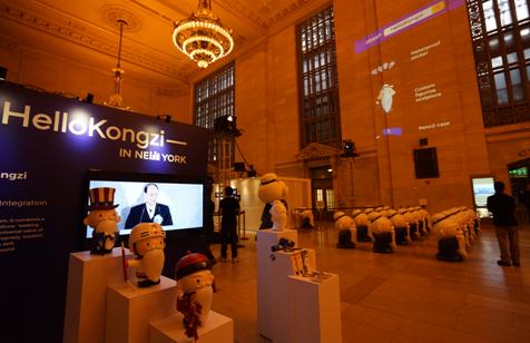 纽约中央车站展厅,360度全息投影表演在这里进行