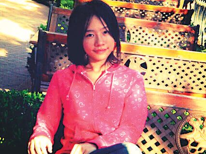 　邵童还未出国前的个人照片。(来源：邵童的youtube账号)