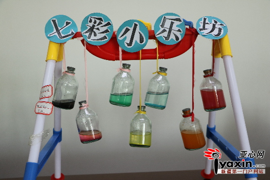 废旧点滴瓶制作的“七彩小乐坊”