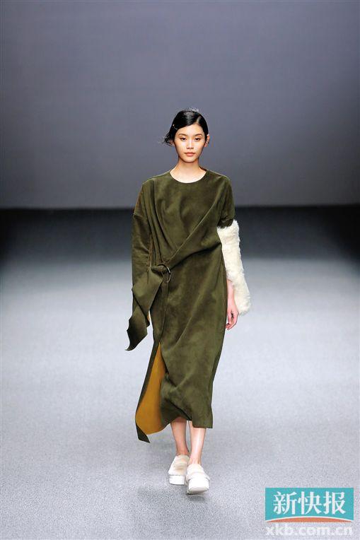 ■奚梦瑶领衔演绎的Marisfrolg大秀,拉开了深圳时装周的序幕。