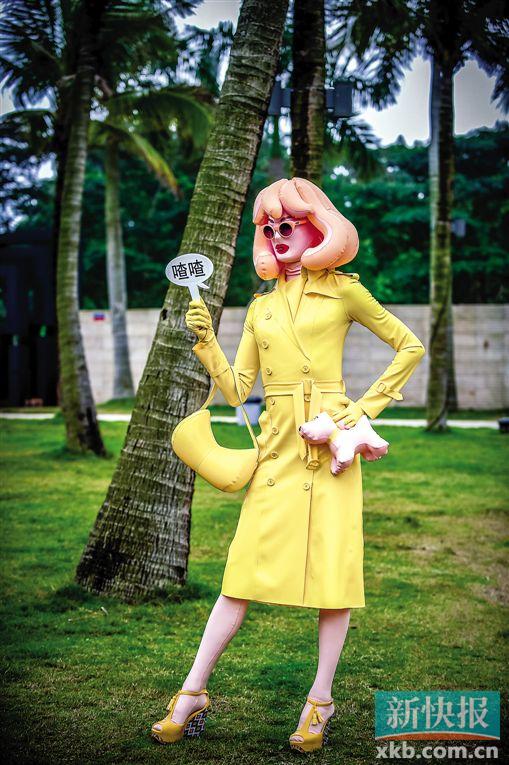 ■知名行为艺术家    Pandemonia橡胶小姐。