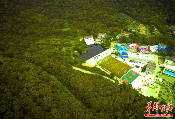 图为集梦园度假村航拍图。