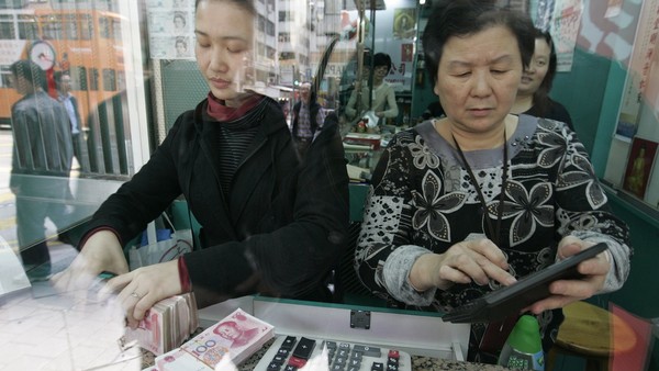 外媒:中国消费者在海外收敛奢侈品购买 在国内