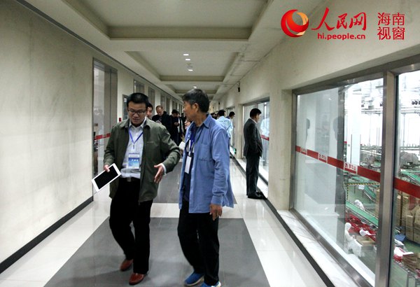 “代表们”参观罗牛山生猪屠宰基地