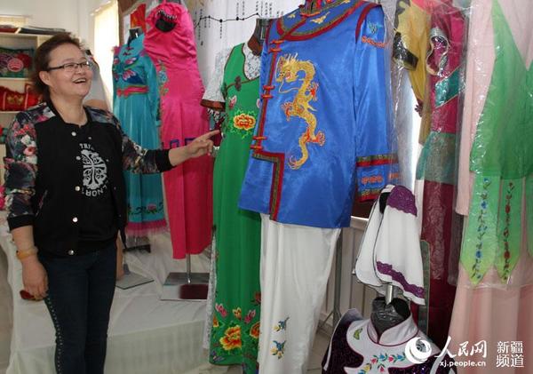 刺绣产品展示。