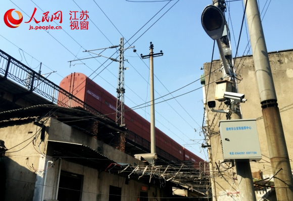 新安装的监控、路灯,既方便了居民的出行,也对违法犯罪活动形成有效震慑