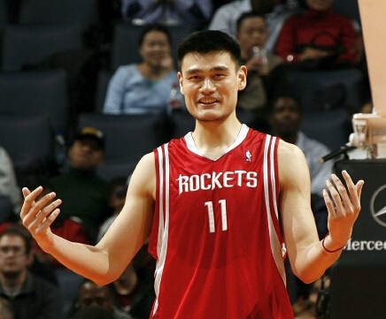 姚明入选篮球名人堂 成首位获此殊荣的中国人