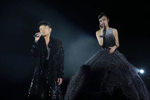 容祖儿李克勤演唱会唱足三小时 粉丝狂热|容祖儿|演唱会