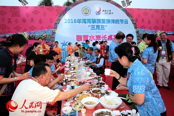 推杯换盏 共襄盛举（网友安永明供图）