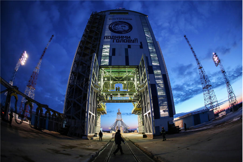 发射场实景(俄文标语:东方,昂起头来)