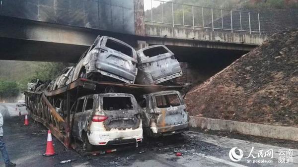 图为事故现场 摄影：姜艳