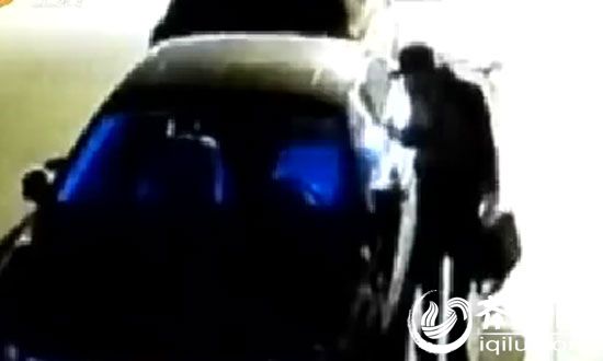 济南:17岁小伙砸车玻璃盗窃上瘾 盗窃金额近2