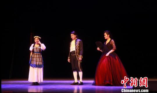 取得意大利国立米兰音乐学院博士的陈思照学识丰厚,讲求教学原汁原味的意大利“语韵”。图为剧照三 陈松林 摄