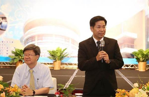 内定新任“教育部长”潘文忠（右）。（本报系资料照）图片来源：台湾《中时电子报》