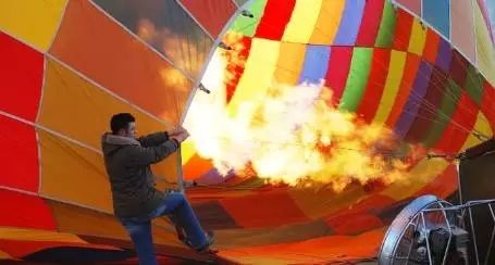 怎么上热气球顶部 e90d8a4a-1a25-4e6d-96e1-4c9a8fef4958_size20_w455_h244.jpg