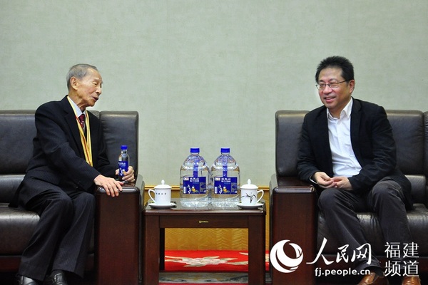 福建省政协副主席张帆会见陈炳靖。