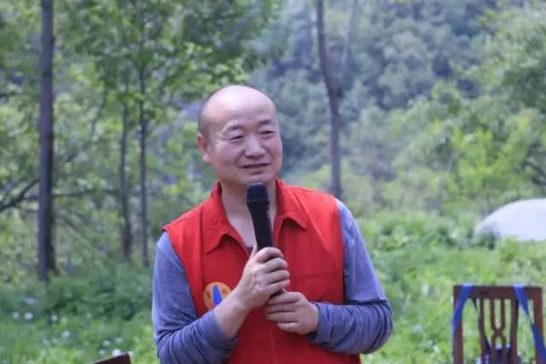 山坡上接龙搬砖 声声佛号多快乐 西安善导念佛