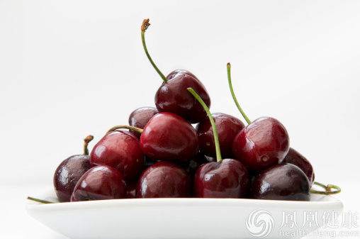 网传5颗樱桃核毒倒成人 专家称假命题完全不可