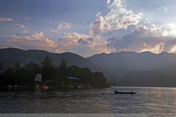 【原创】美哭了，黄草小镇之八“幽静的湖滨香舍好住处”