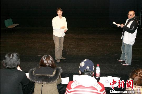 话剧《鹿鼎记》面试现场热闹非凡。　上海话剧艺术中心供图　摄