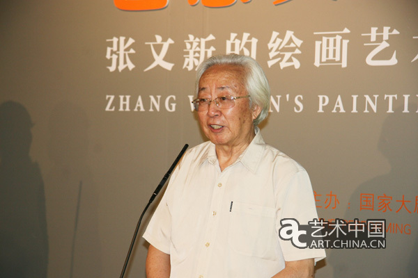 中国油画学会理事、老艺术家潘世勋在开幕式上致词