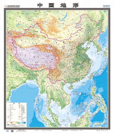 地图社首次推出的竖版“中国地形”图，海陆一体，南海诸岛标示了一百多个主要岛屿岛礁和暗沙。