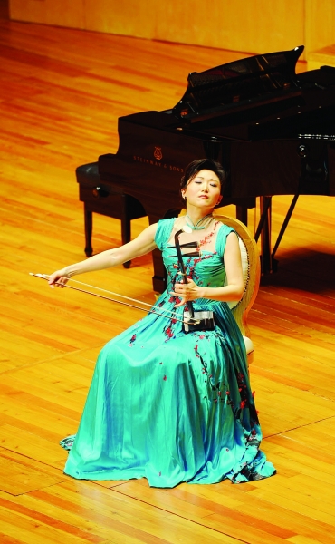 通讯员杨文丽)昨晚,琴台音乐厅迎来了二胡演奏家于红梅的个人音乐会