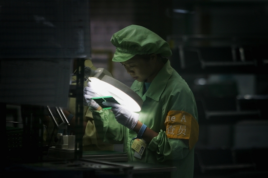 出版的《工厂女孩》中