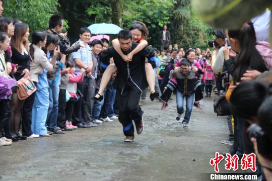 湖南绥宁 姑娘节 吸引各方游客 参与人数创新高